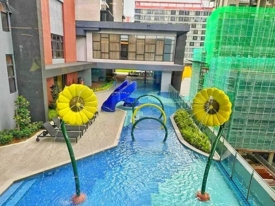 Kl Sunway Velocity Two - Link Bridge To Velocity Mall & Mrt - Spacious 3b-2r For 6-8pax Pangsapuri