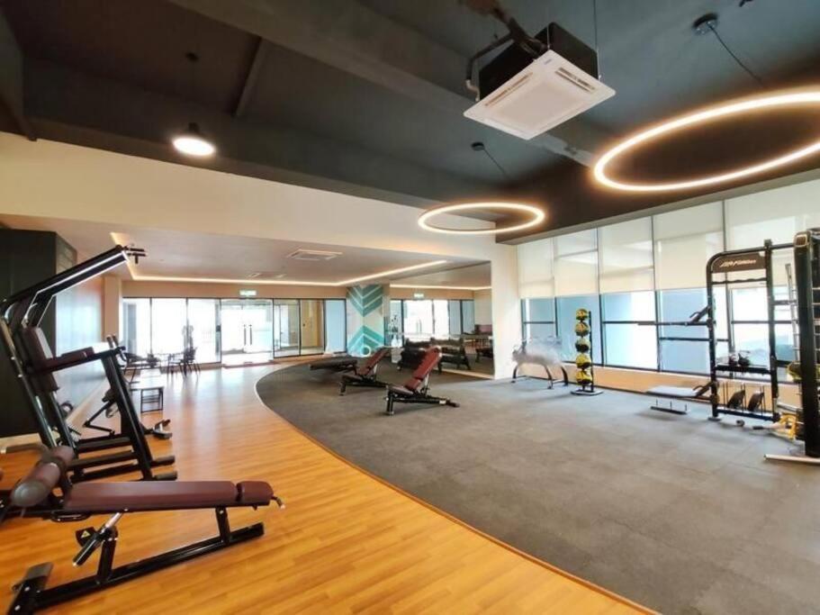 Kl Sunway Velocity Two - Link Bridge To Velocity Mall & Mrt - Spacious 3b-2r For 6-8pax * Kuala Lumpur