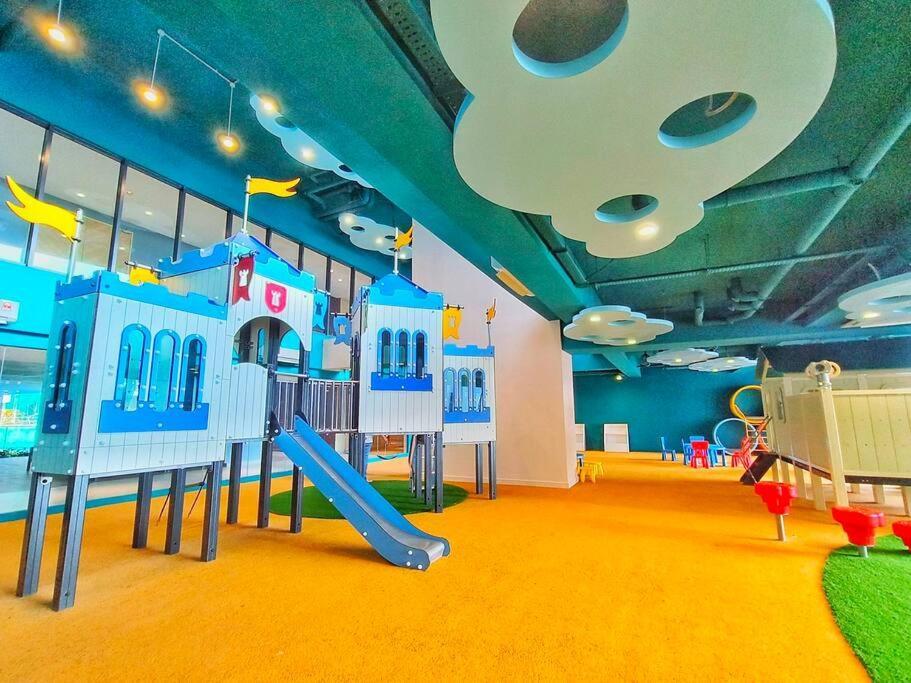 Kl Sunway Velocity Two - Link Bridge To Velocity Mall & Mrt - Spacious 3b-2r For 6-8pax