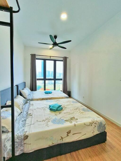 Kl Sunway Velocity Two - Link Bridge To Velocity Mall & Mrt - Spacious 3b-2r For 6-8pax * Kuala Lumpur