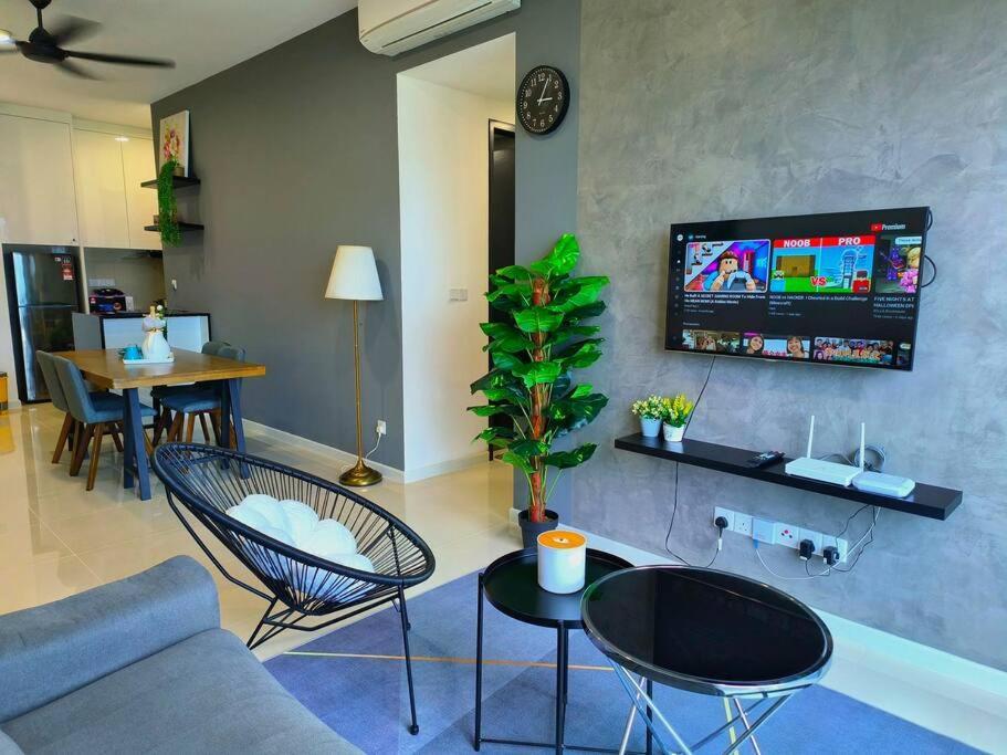 Pangsapuri Kl Sunway Velocity Two - Link Bridge To Velocity Mall & Mrt - Spacious 3b-2r For 6-8pax Kuala Lumpur