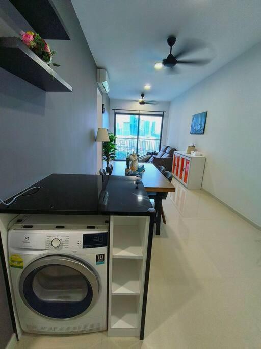 Kl Sunway Velocity Two - Link Bridge To Velocity Mall & Mrt - Spacious 3b-2r For 6-8pax * Kuala Lumpur