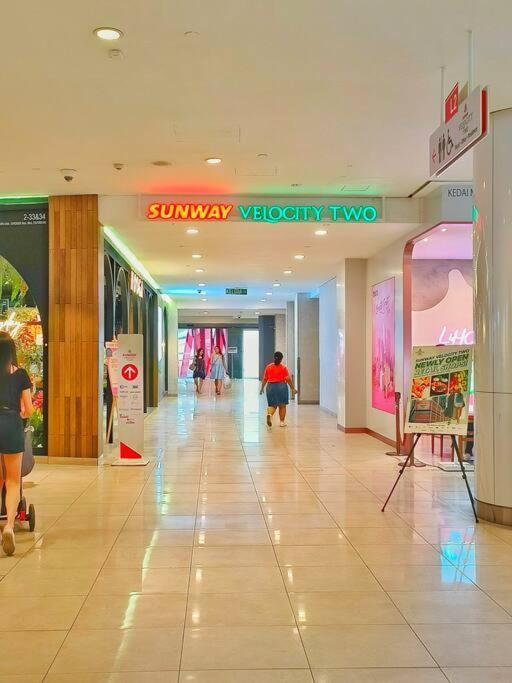 Pangsapuri Kl Sunway Velocity Two - Link Bridge To Velocity Mall & Mrt - Spacious 3b-2r For 6-8pax *