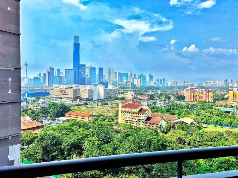 Pangsapuri Kl Sunway Velocity Two - Link Bridge To Velocity Mall & Mrt - Spacious 3b-2r For 6-8pax Kuala Lumpur