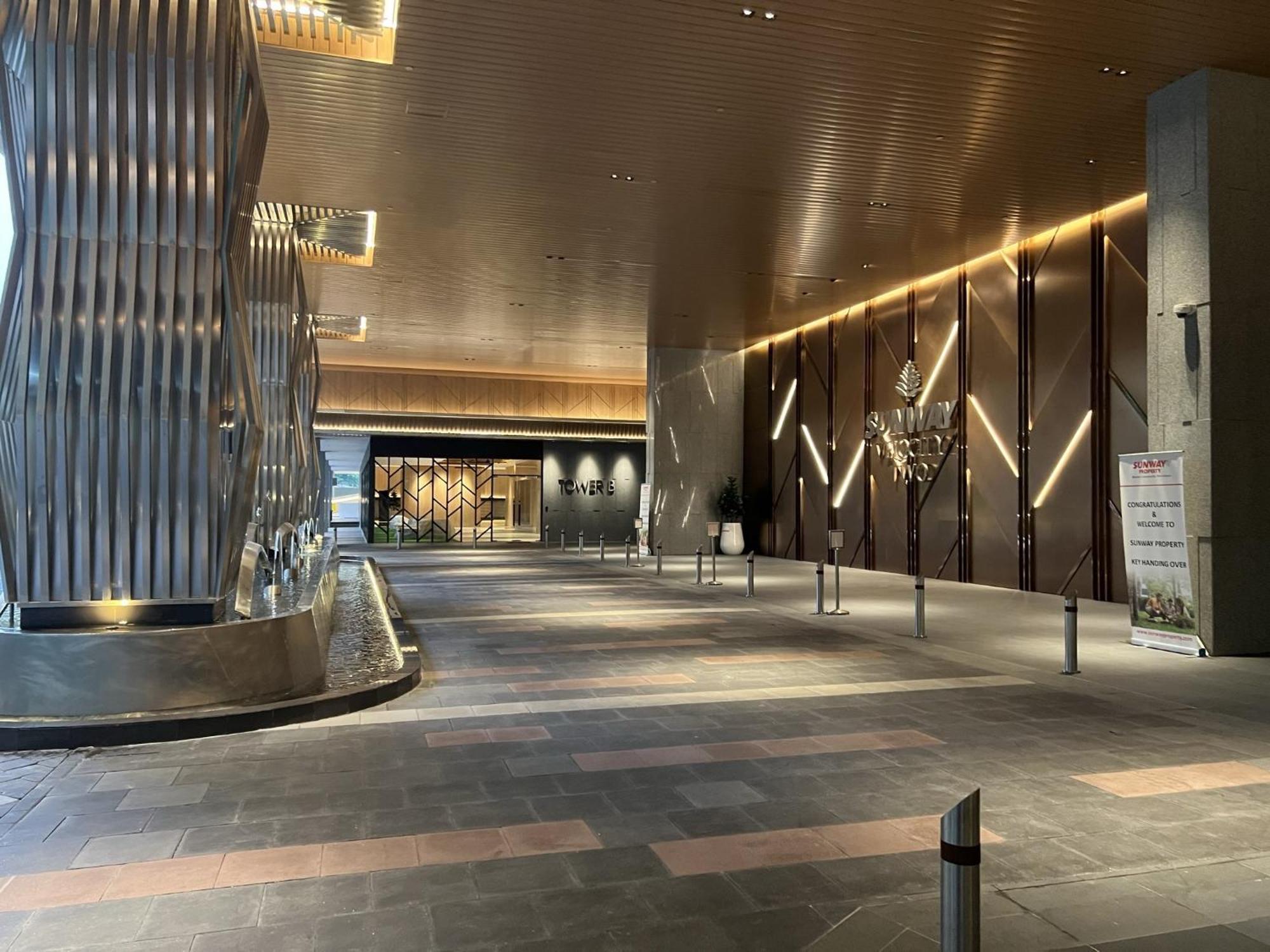 Kl Sunway Velocity Two - Link Bridge To Velocity Mall & Mrt - Spacious 3b-2r For 6-8pax * Kuala Lumpur