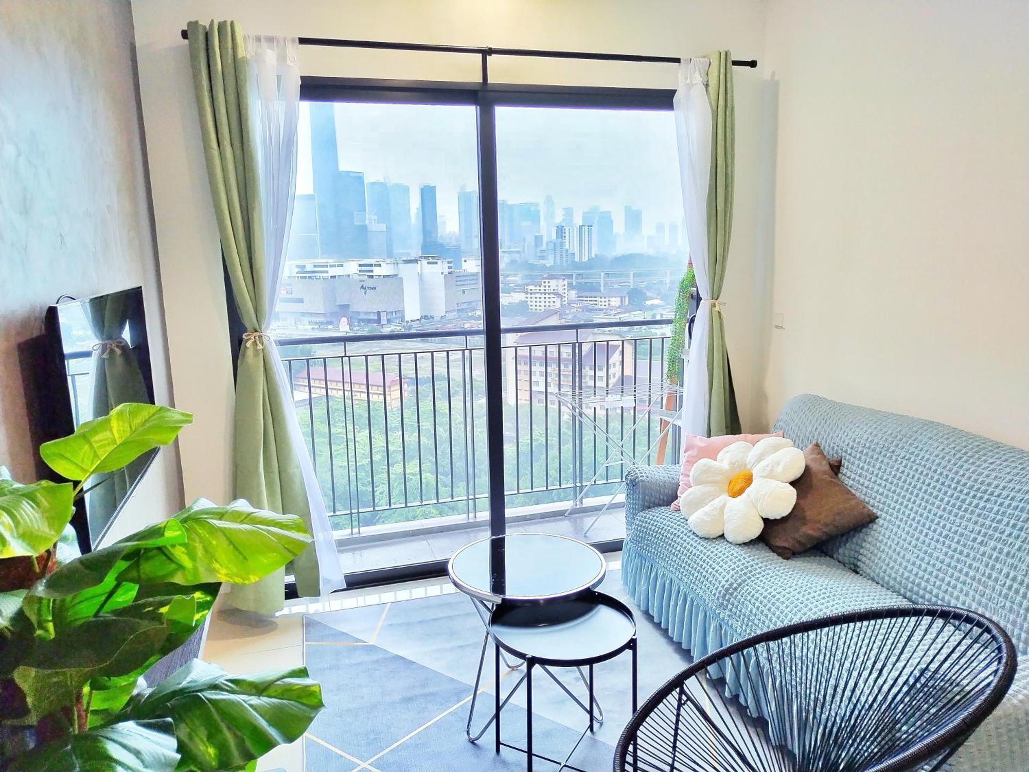 Pangsapuri Kl Sunway Velocity Two - Link Bridge To Velocity Mall & Mrt - Spacious 3b-2r For 6-8pax Kuala Lumpur