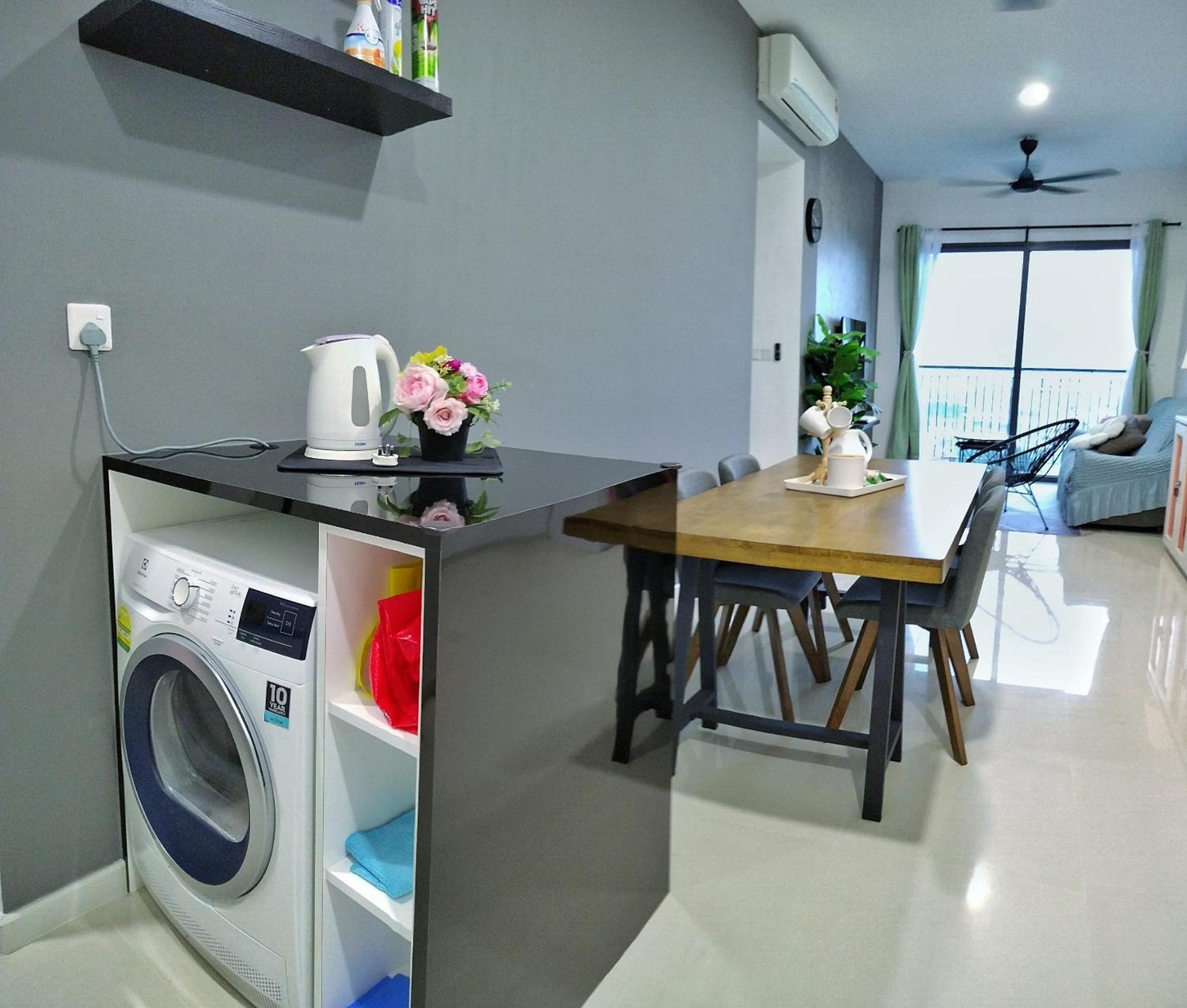 Kl Sunway Velocity Two - Link Bridge To Velocity Mall & Mrt - Spacious 3b-2r For 6-8pax * Kuala Lumpur