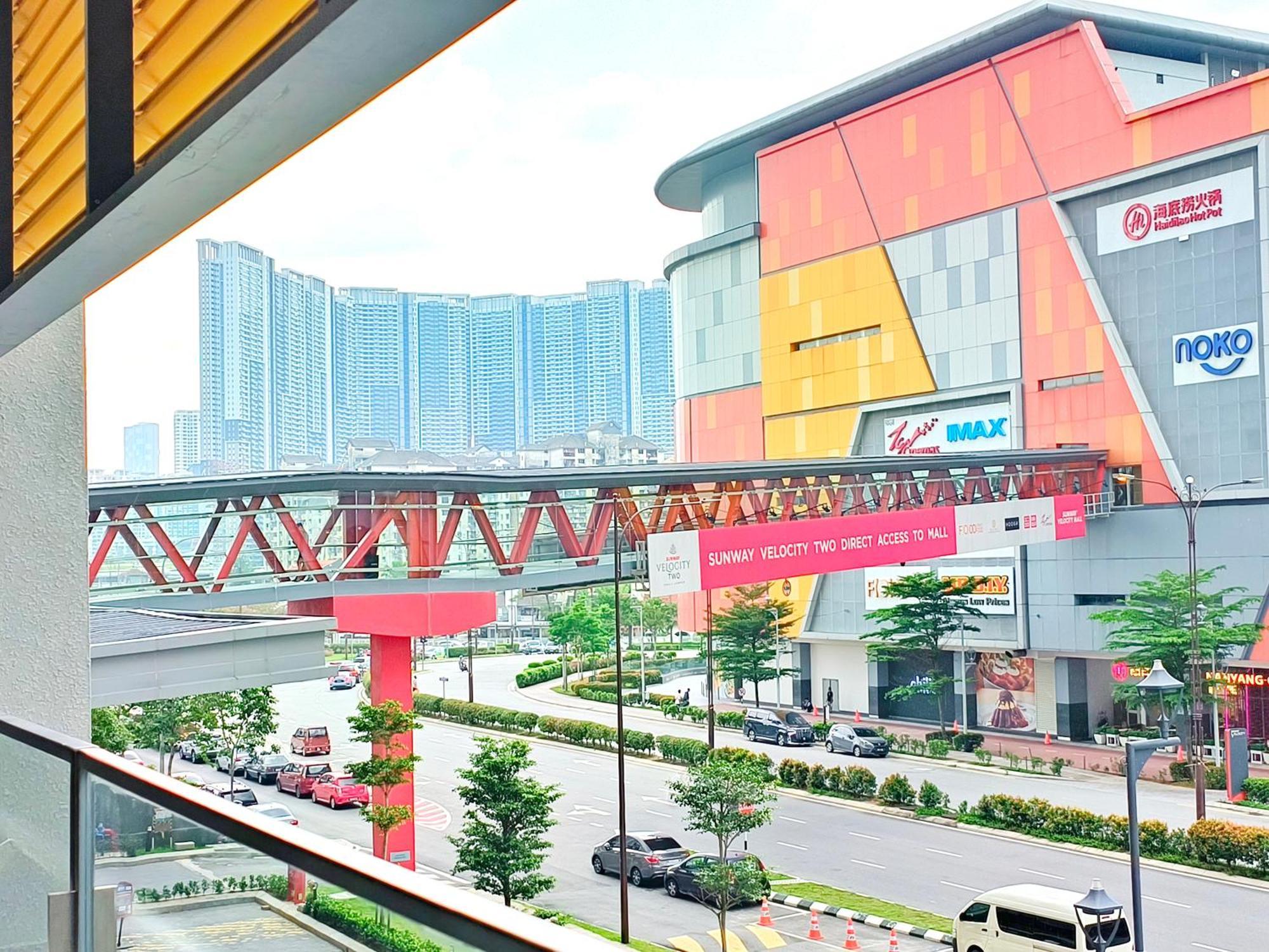 Kl Sunway Velocity Two - Link Bridge To Velocity Mall & Mrt - Spacious 3b-2r For 6-8pax *